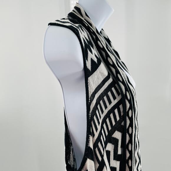 Questions Black White Aztec Sleeveless Open Front Hi Lo Hem Sweater Cardigan 1X - Picture 5 of 12
